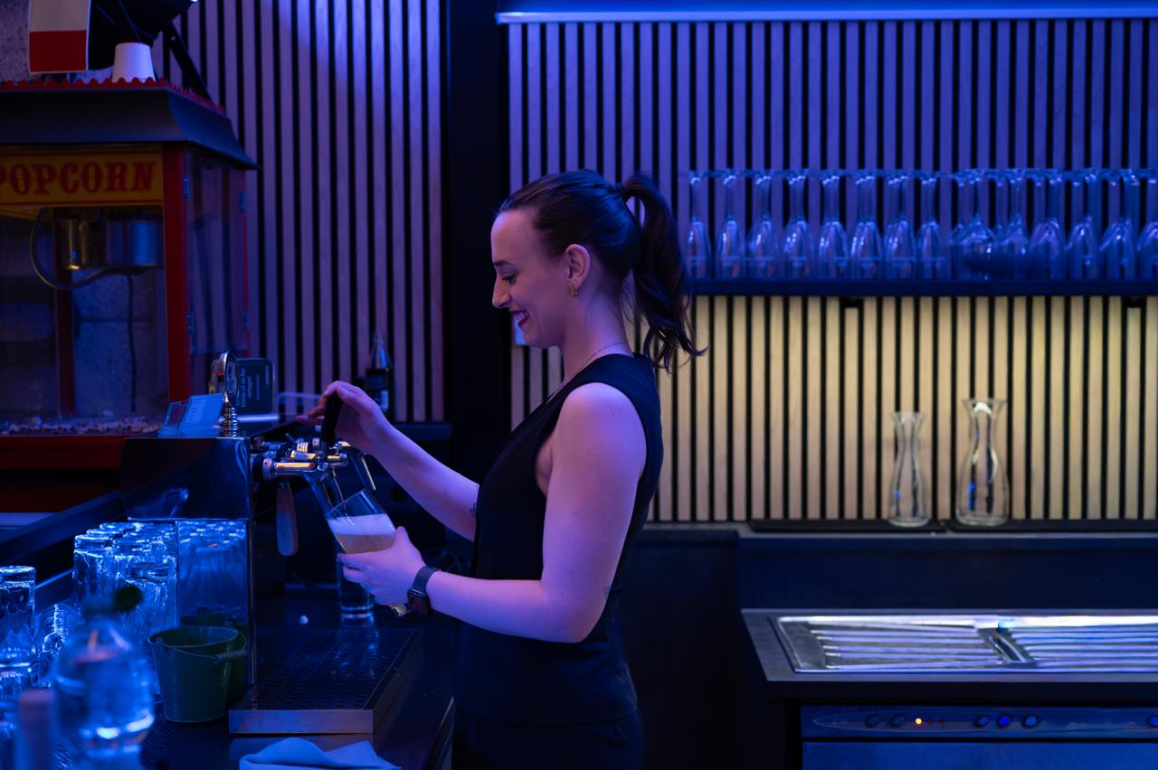 Barservice bei einer Karaoke-Night im Heaven 7