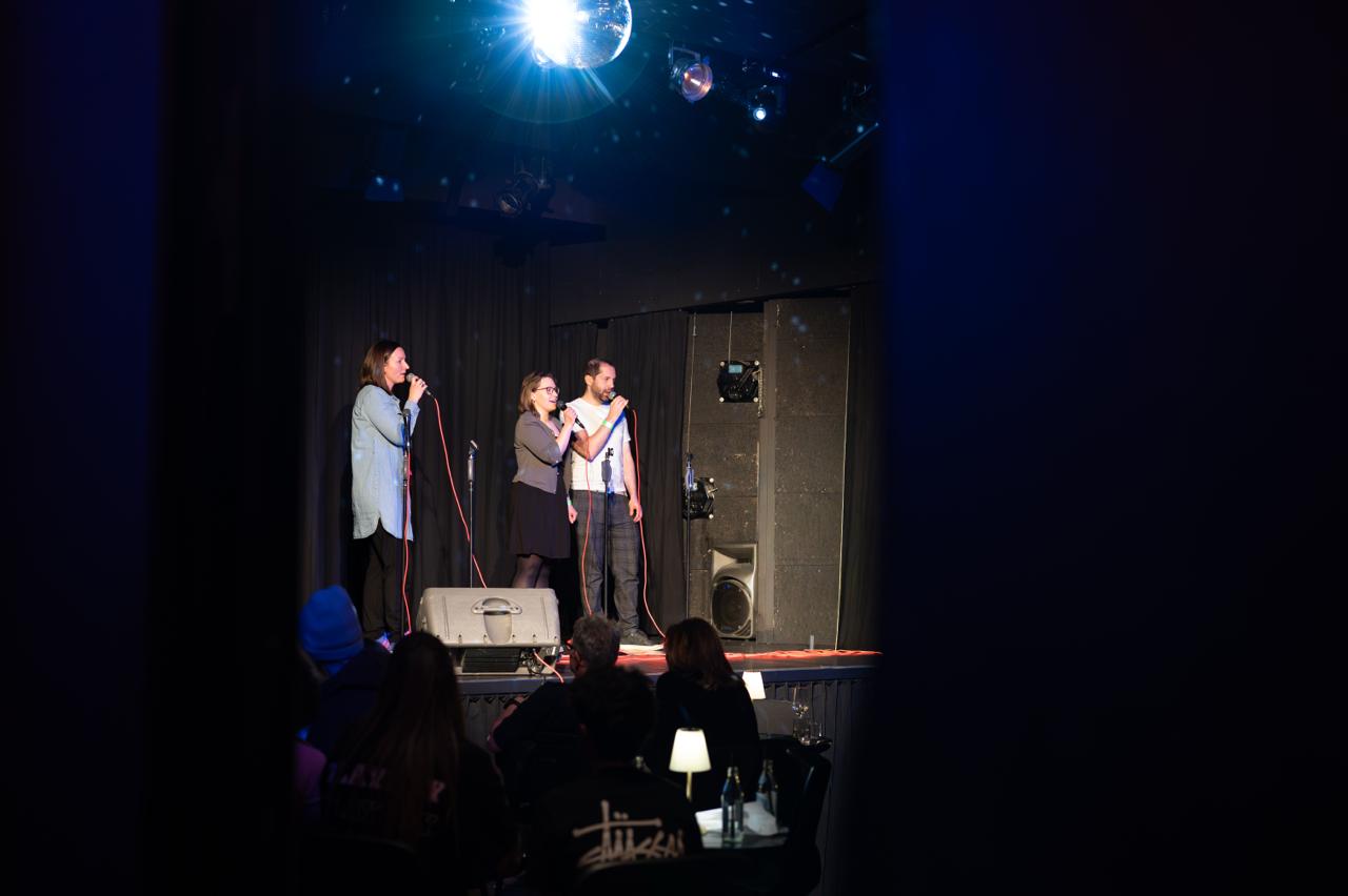 Karaoke-Auftritt vor Publikum bei Hugo’s